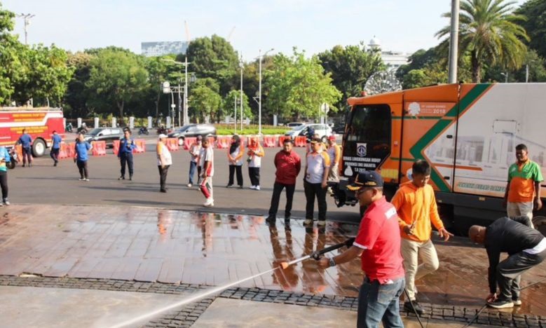 Jakpus bersihkan area Patung Kuda jelang pelantikan presiden-wapres