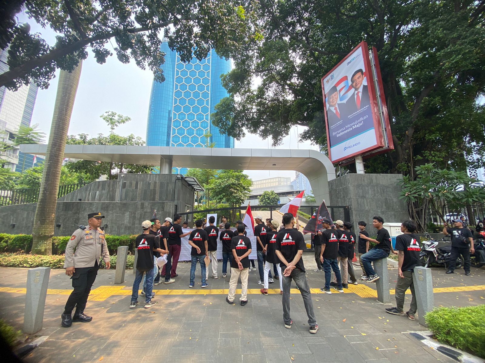 Mujaddid AMPERA gelar aksi di depan kantor Erick Thohir, Tuntut Copot Dirut PLN