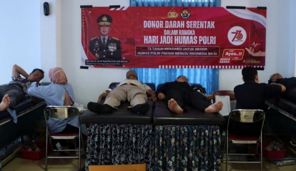 Humas Polres Tegal Kota bersama awak media gelar donor darah Humas Polres Tegal Kota bersama awak media gelar donor darah