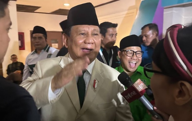 Prabowo kelakar kalau diundang PDIP akan pakai dasi warna merah