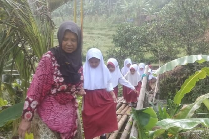 Forkopimcam Cisolok bangun jembatan penghubung Forkopimcam Cisolok bangun jembatan penghubung