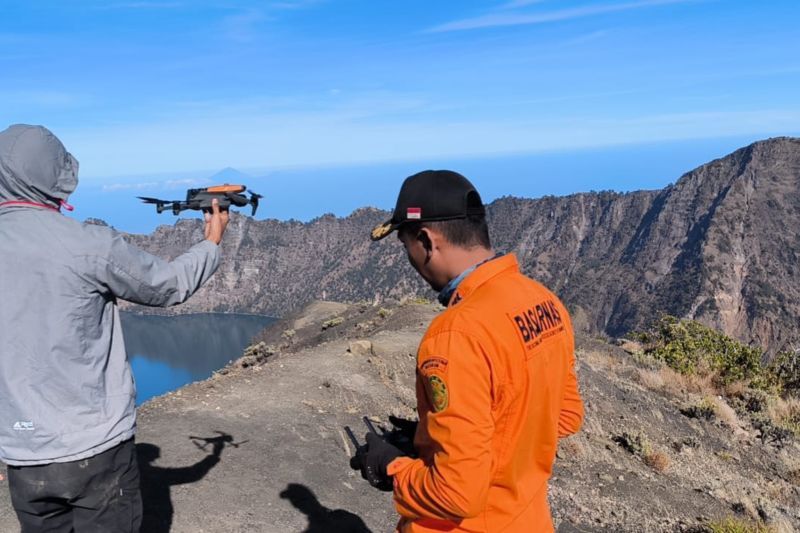 SAR: Pencarian pendaki di Gunung Rinjani gunakan drone SAR: Pencarian pendaki di Gunung Rinjani gunakan drone
