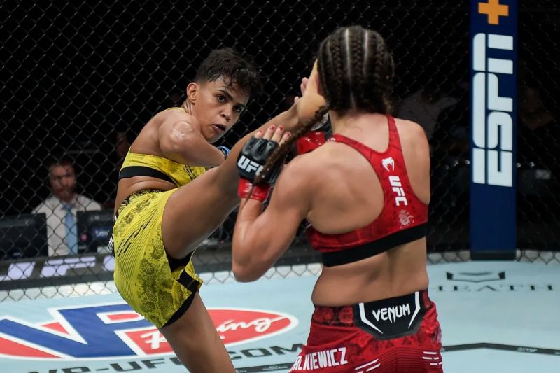 Iasmin Lucindo tak ingin terburu-buru pecahkan rekor juara termuda UFC Iasmin Lucindo tak ingin terburu-buru pecahkan rekor juara termuda UFC