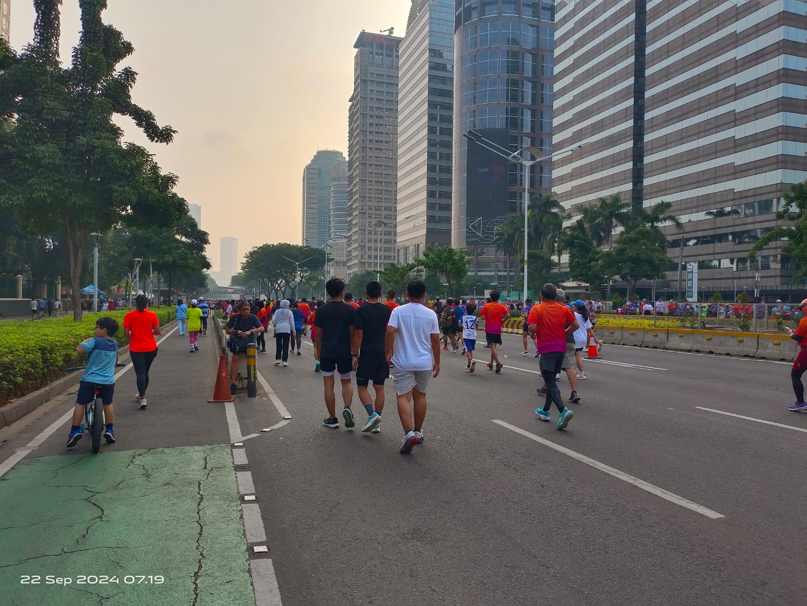 CFD, warga olah raga di Jl.Sudirman Jakarta