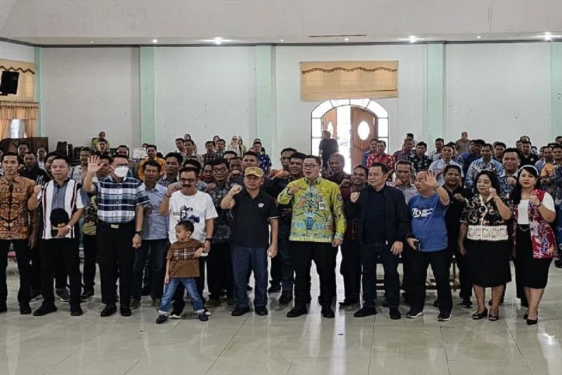 Kades dan lurah se-Gumas ikrarkan netral di Pilkada Serentak 2024