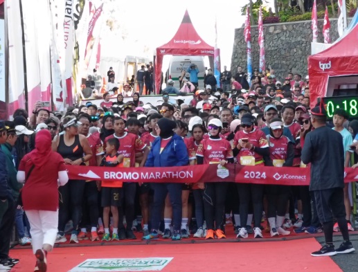 Pelari Perancis juarai Bromo Marathon 2024 Pelari Perancis juarai Bromo Marathon 2024