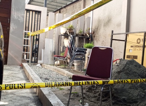 Rumah Bacagub Bustami Hamzah diduga dilempari granat Rumah Bacagub Bustami Hamzah diduga dilempari granat