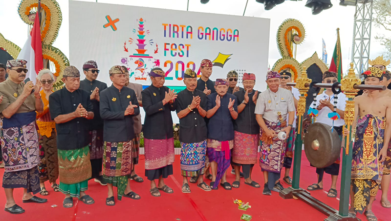 Yowana Puri Agung Karangasem gelar Tirta Gangga Festival 2024. Yowana Puri Agung Karangasem gelar Tirta Gangga Festival 2024.
