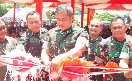 KASAD kunjungi dan resmikan titik air bagi masyarakat Morowali KASAD kunjungi dan resmikan titik air bagi masyarakat Morowali