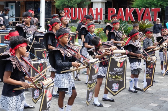 Bawaslu Jateng gelar sosialisasi pengawasan partisipatif dengan kesenian Drumblek Bawaslu Jateng gelar sosialisasi pengawasan partisipatif dengan kesenian Drumblek