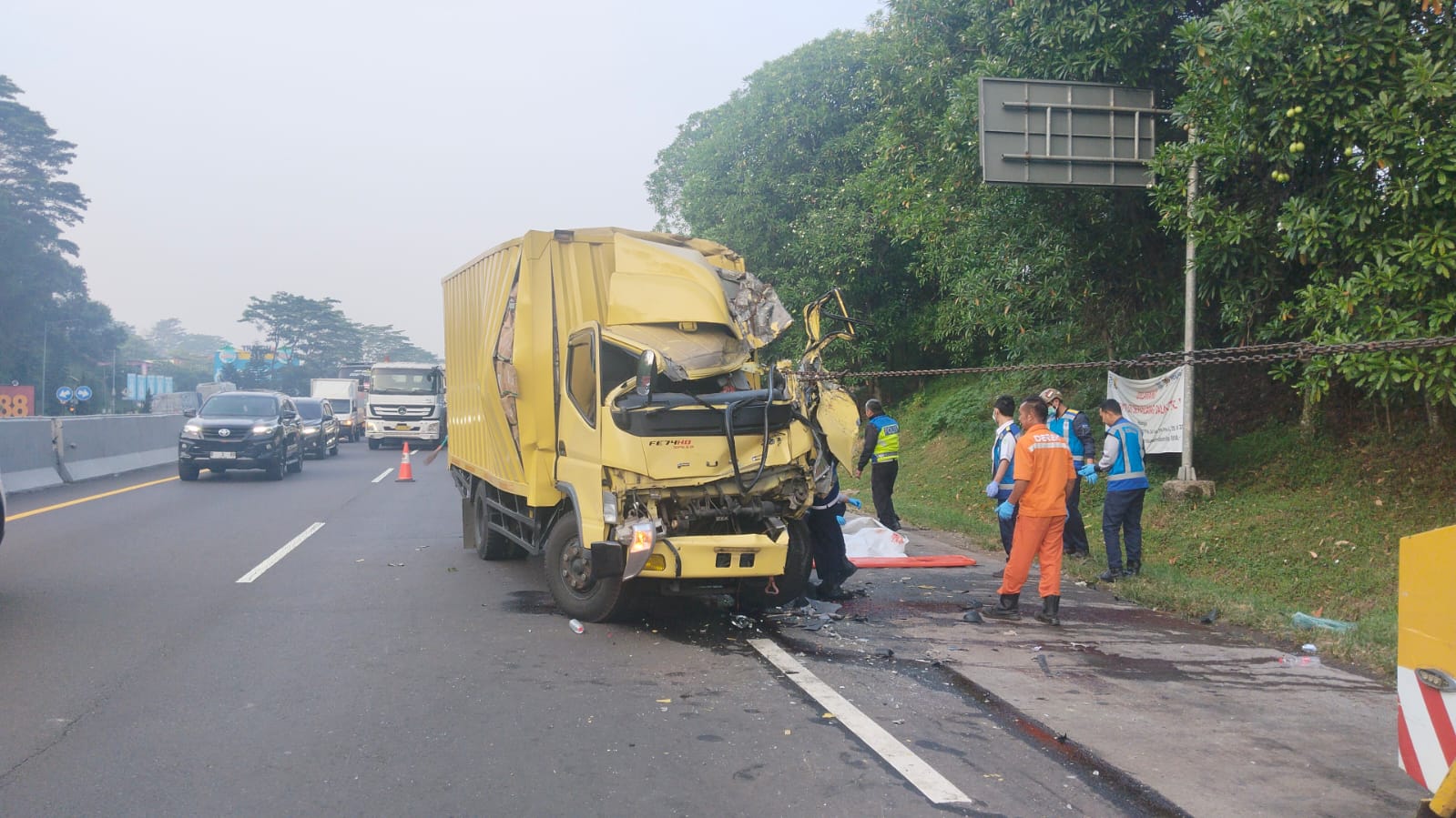 Kecelakaan maut kembali terjadi di ruas tol Cipularang KM 88.200 Kecelakaan maut kembali terjadi di ruas tol Cipularang KM 88.200