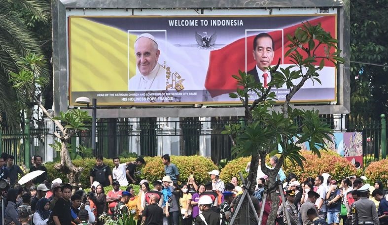 Presiden RI kenalkan Presiden Terpilih Prabowo kepada Paus Fransiskus Presiden RI kenalkan Presiden Terpilih Prabowo kepada Paus Fransiskus