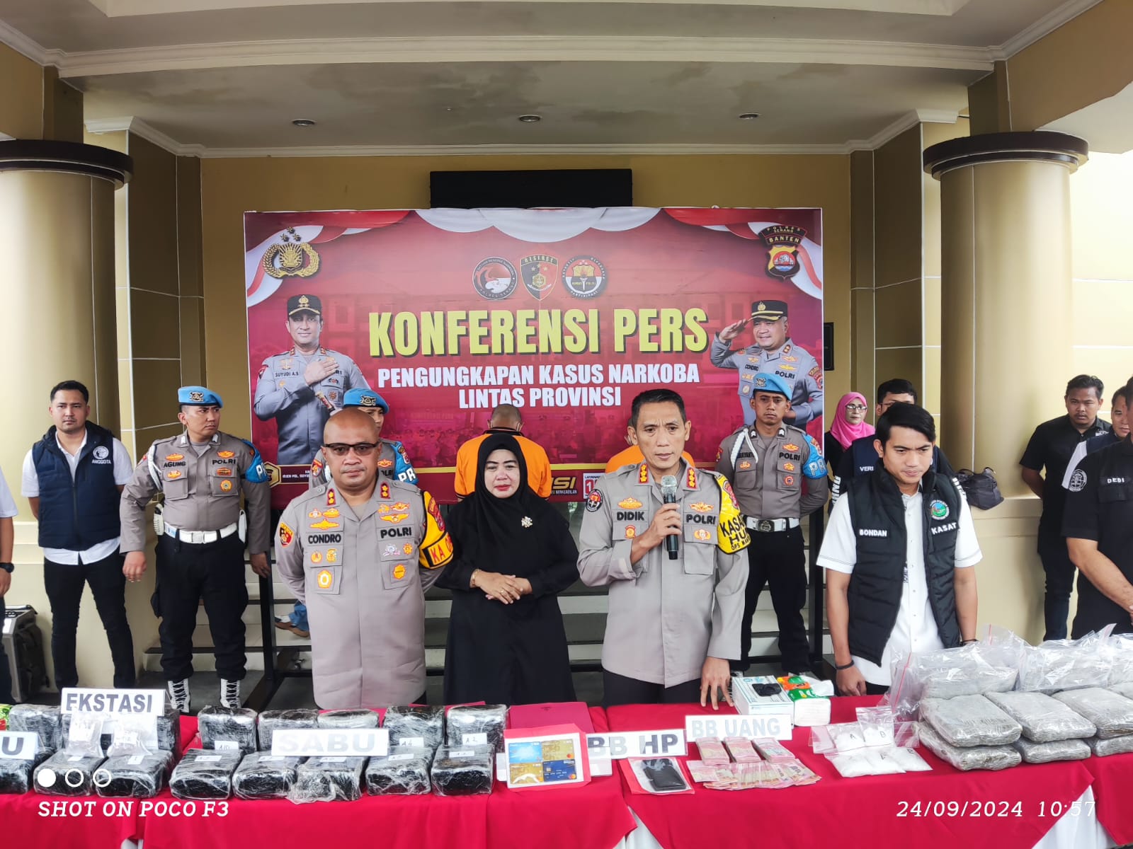 Polres Serang gagalkan pengiriman 24 kg sabu dan 39 kg ganja ke Bogor Polres Serang gagalkan pengiriman 24 kg sabu dan 39 kg ganja ke Bogor