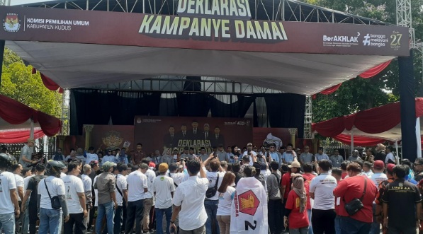 KPU Kabupaten Kudus gelar Deklarasi Kampanye Damai dan pelepasan burung merpati KPU Kabupaten Kudus gelar Deklarasi Kampanye Damai dan pelepasan burung merpati