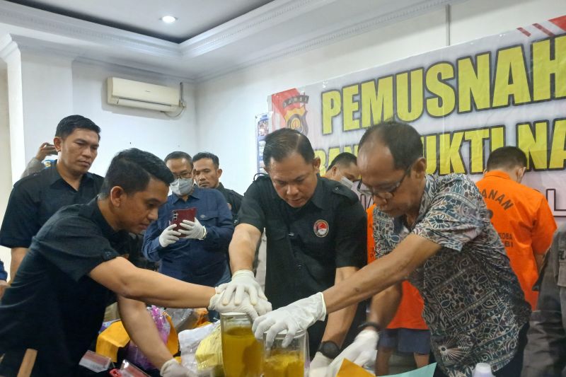 Polda Jambi musnahkan sitaan narkotika senilai Rp8,7 miliar Polda Jambi musnahkan sitaan narkotika senilai Rp8,7 miliar