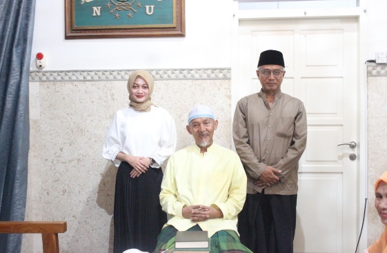 Silaturahmi, paslon wali kota dan wakil, Vinanda-Gus Qowim dapat doa restu dan wejangen kiai Kediri Silaturahmi, paslon wali kota dan wakil, Vinanda-Gus Qowim dapat doa restu dan wejangen kiai Kediri