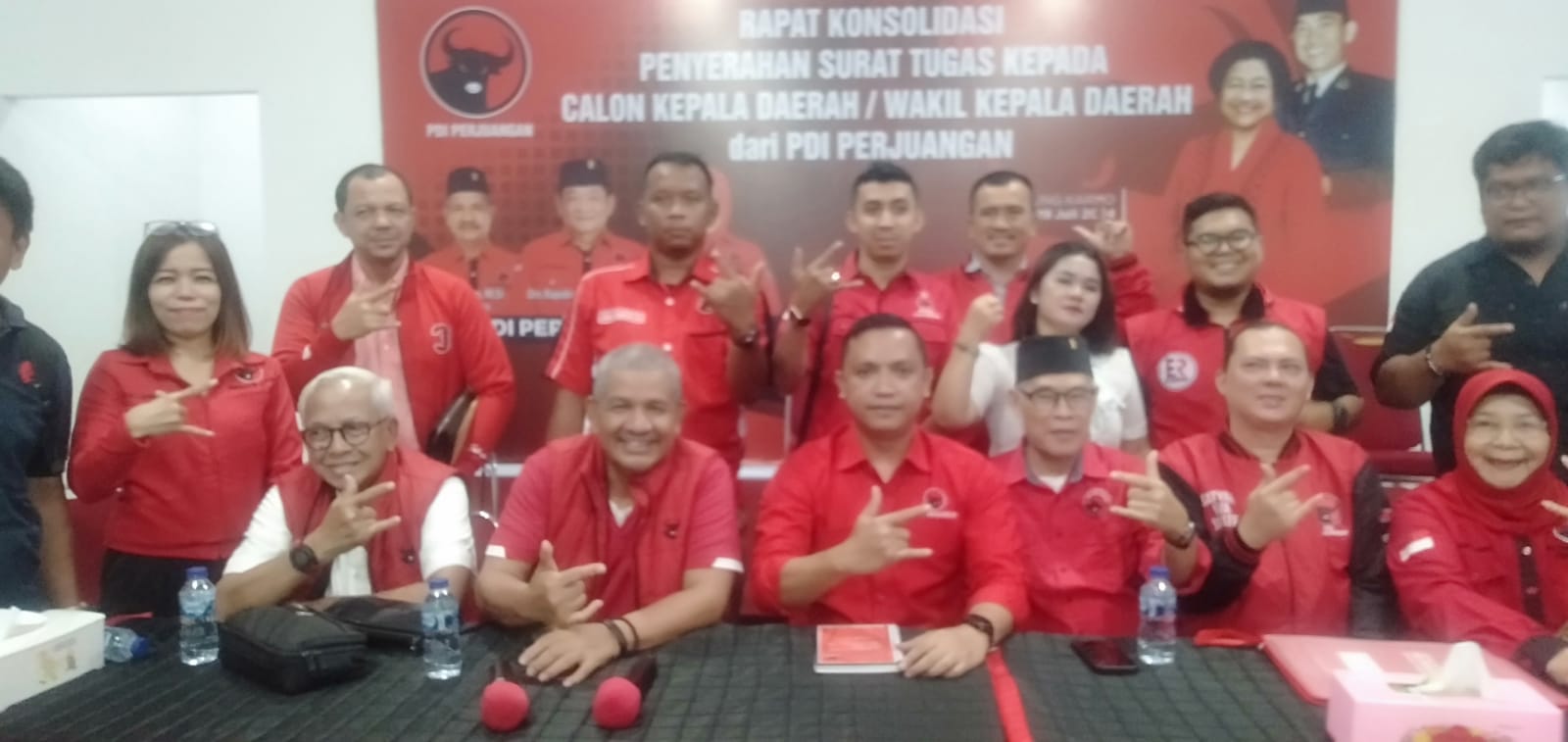 Bacabup PDIP ditahan polisi, ini reaksi DPP dan DPD PDIP Sumut. Bacabup PDIP ditahan polisi, ini reaksi DPP dan DPD PDIP Sumut.