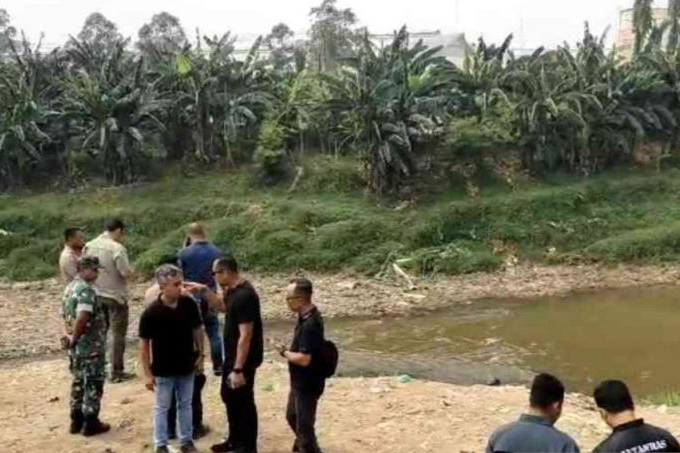Tujuh jasad di Kali Bekasi diduga korban tawuran Tujuh jasad di Kali Bekasi diduga korban tawuran