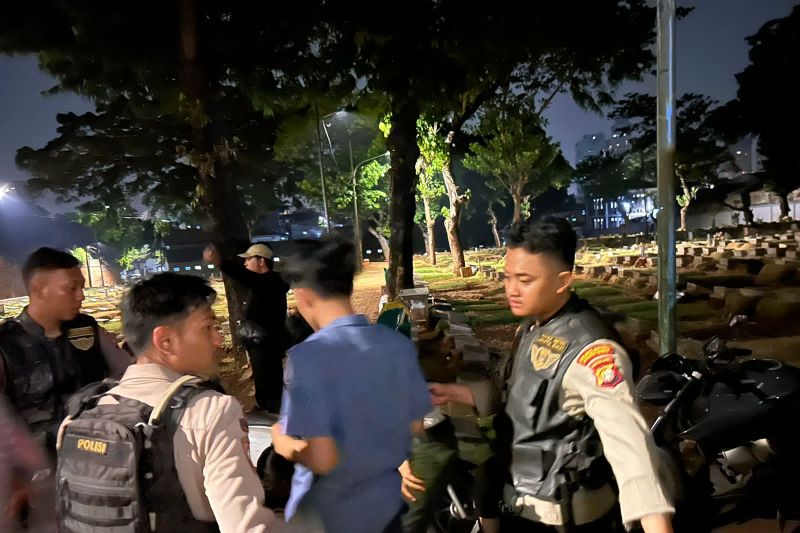 Polres Metro Jakarta Barat gencarkan patroli untuk cegah tawuran Polres Metro Jakarta Barat gencarkan patroli untuk cegah tawuranÂ