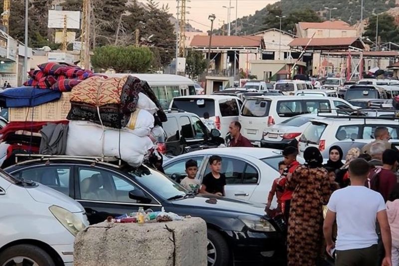 Ribuan warga Lebanon melarikan diri ke Suriah di tengah serbuan Israel Ribuan warga Lebanon melarikan diri ke Suriah di tengah serbuan Israel