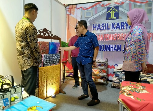 Hasil karya Rutan Salatiga diminati di Salatiga Festival UMKM 2024 Hasil karya Rutan Salatiga diminati di Salatiga Festival UMKM 2024