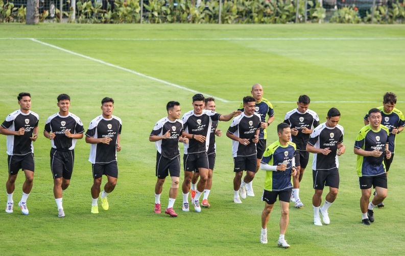 Timnas Indonesia imbang 1-1 dengan Arab Saudi pada babak pertama Timnas Indonesia imbang 1-1 dengan Arab Saudi pada babak pertama