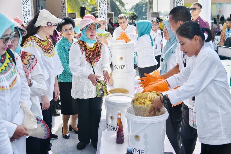 Ibu Negara ajak masyarakat olah sampah rumah tangga jadi kompos Ibu Negara ajak masyarakat olah sampah rumah tangga jadi kompos