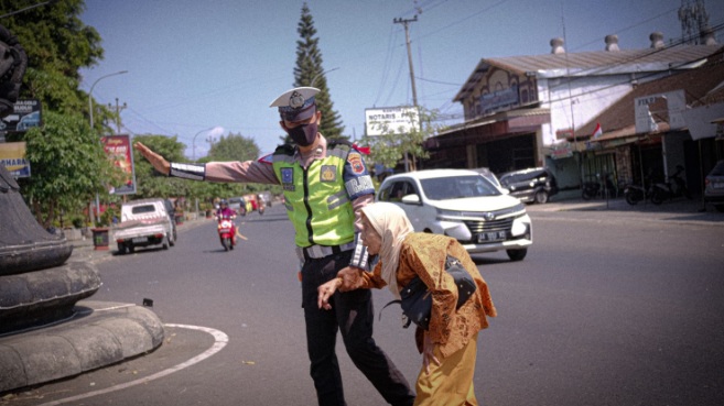 Polda Jateng akrabi warga untuk tumbuhkan ketertiban berlalu-lintas Polda Jateng akrabi warga untuk tumbuhkan ketertiban berlalu-lintas