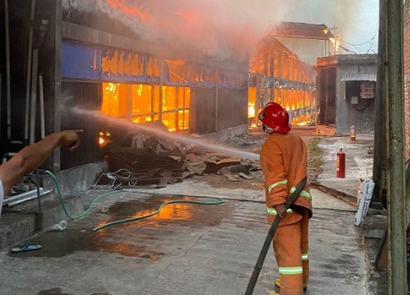 Kandang berisi 36.000 ekor ayam di Hadipolo, Kudus ludes terbakar, kerugian miliaran rupiah