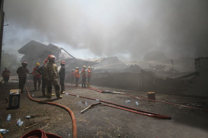 Pabrik di Krian Sidoarjo terbakar