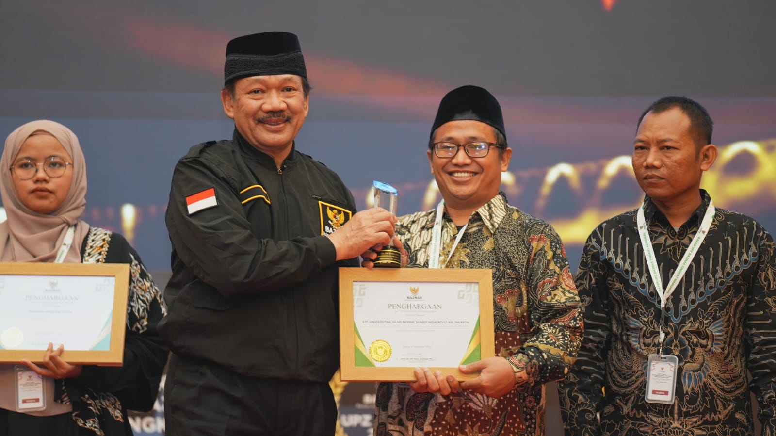 BAZNAS anugerahkan penghargaan kepada 92 UPZ terbaik BAZNAS anugerahkan penghargaan kepada 92 UPZ terbaik