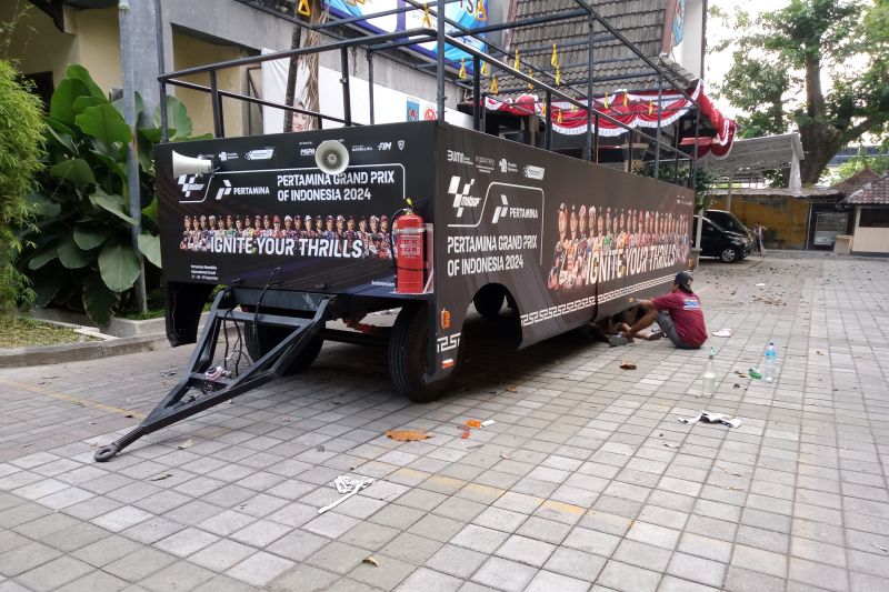 Mobil trailer parade pembalap MotoGP Mandalika siap digunakan Mobil trailer parade pembalap MotoGP Mandalika siap digunakan