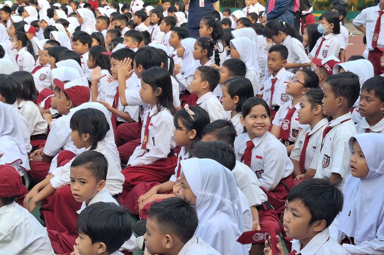 Pramono tampung keluhan warga soal transportasi dan sekolah gratis Pramono tampung keluhan warga soal transportasi dan sekolah gratis