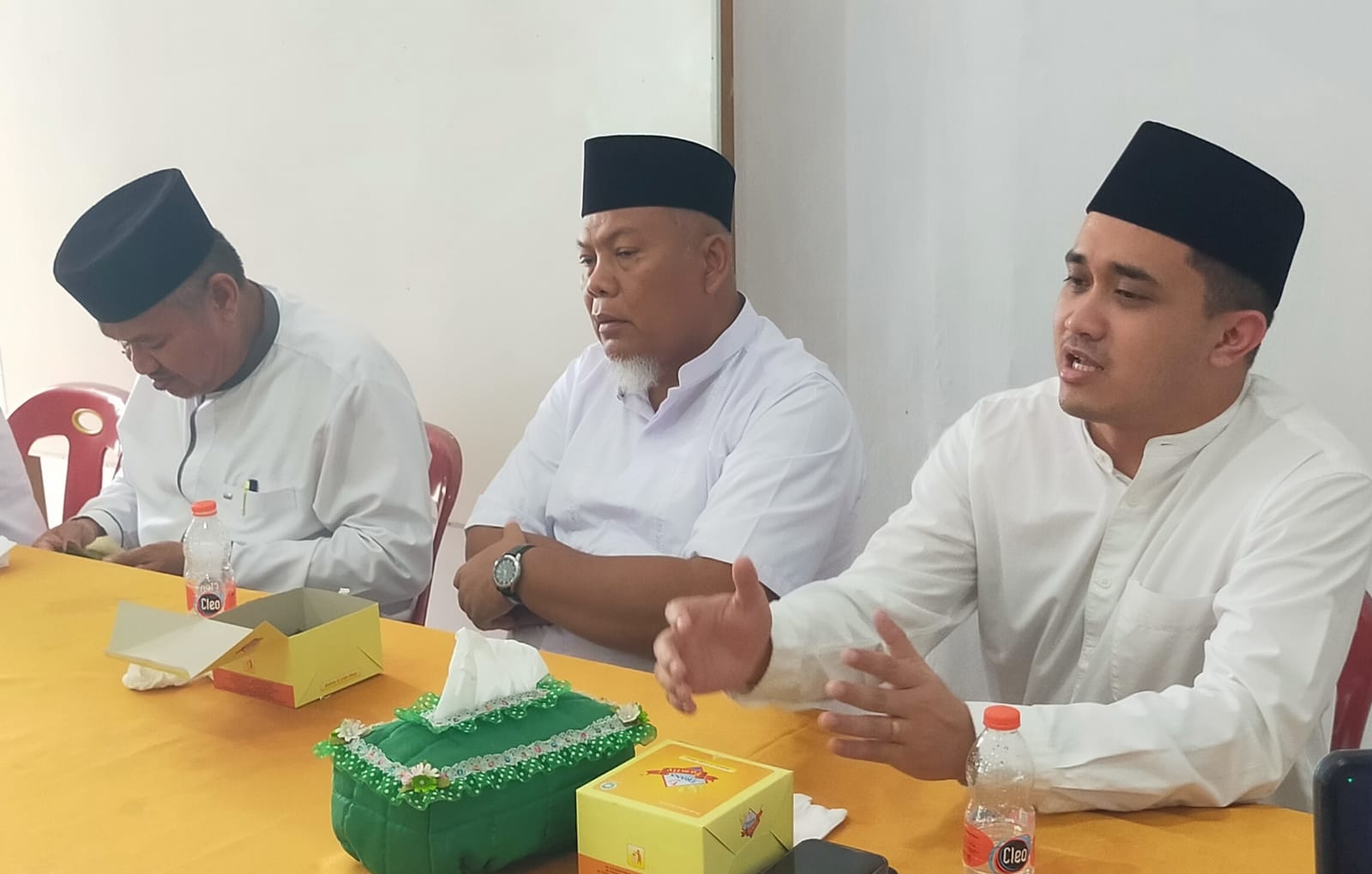 Bapaslon Bupati dan Wakil Bupati Langkat Iskandar-Adli silaturrahmi ke MUI Bapaslon Bupati dan Wakil Bupati Langkat Iskandar-Adli silaturrahmi ke MUI
