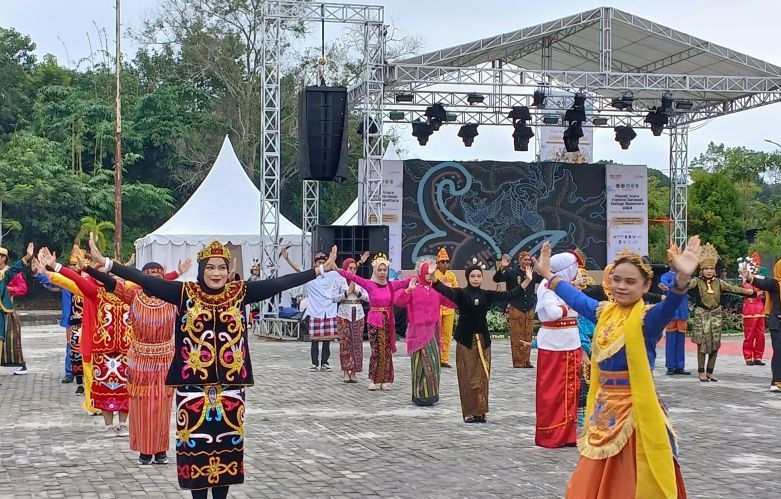 Festival Harmoni Budaya Nusantara hidupkan budaya lokal di IKN Festival Harmoni Budaya Nusantara hidupkan budaya lokal di IKN