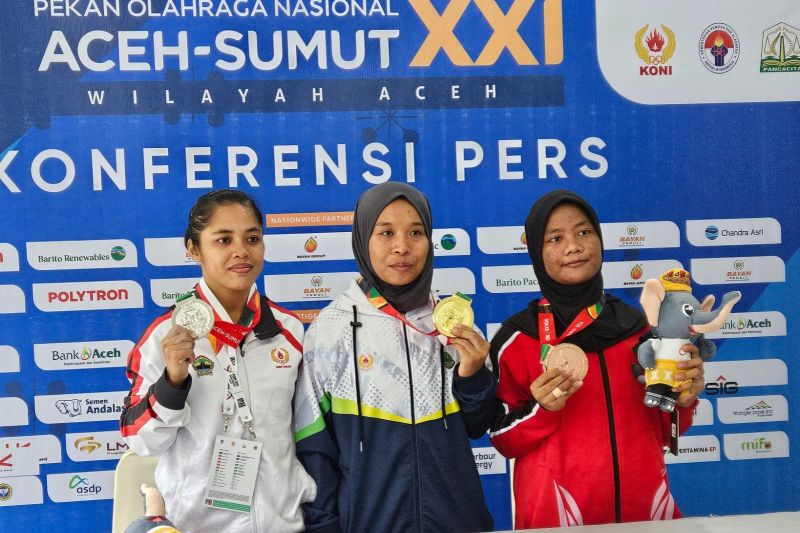 Angkat berat-Susi Susanti lengkapi hattrick raihan medali emas