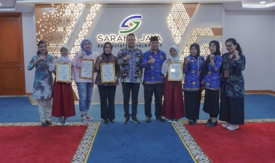 Sarana Jaya serahkan sertifikat ke pemenang Lomba Tari Cipta Kreasi Betawi 2024 Sarana Jaya serahkan sertifikat ke pemenang Lomba Tari Cipta Kreasi Betawi 2024