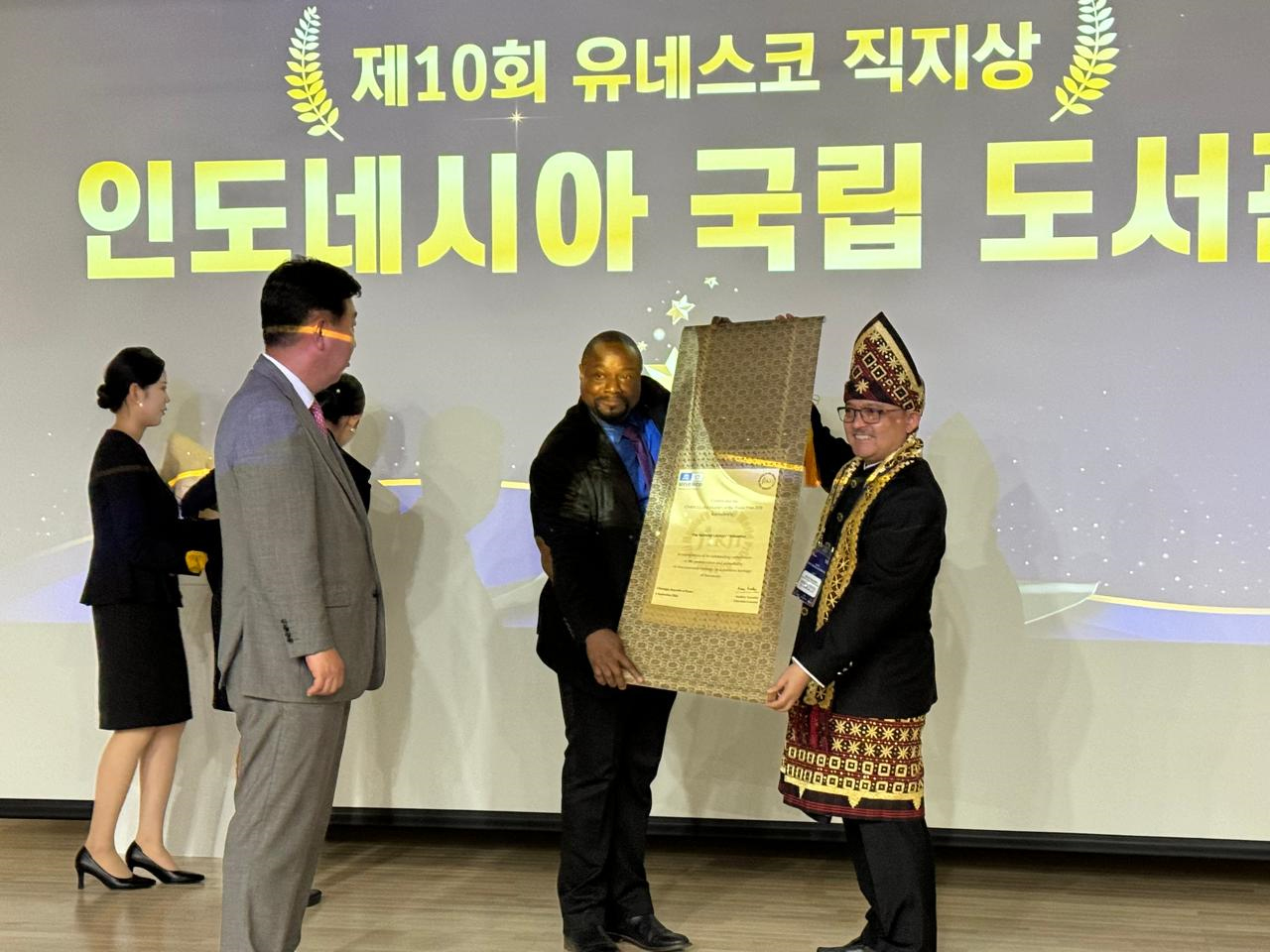 Perpusnas raih penghargaan Unesco, berkomitmen utamakan Naskah Nusantara Perpusnas raih penghargaan Unesco, berkomitmen utamakan Naskah Nusantara