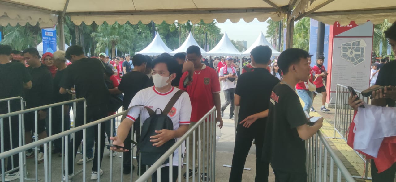 Open Gate, fans Timnas Indonesia mulai masuk ke GBK Open Gate, fans Timnas Indonesia mulai masuk ke GBK