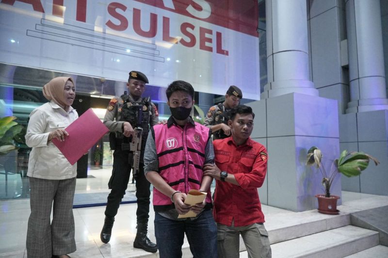Kejati Sulsel tahan mantri BRI Enrekang kasus korupsi Kejati Sulsel tahan mantri BRI Enrekang kasus korupsi