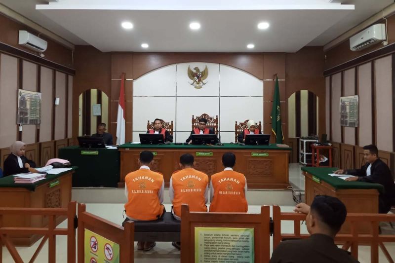 Majelis hakim PN Bireuen vonis mati tiga terdakwa narkotika Majelis hakim PN Bireuen vonis mati tiga terdakwa narkotika