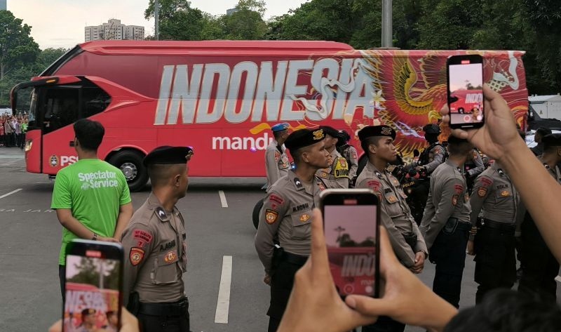 Penonton Timnas Indonesia lawan Australia diimbau naik angkutan umum