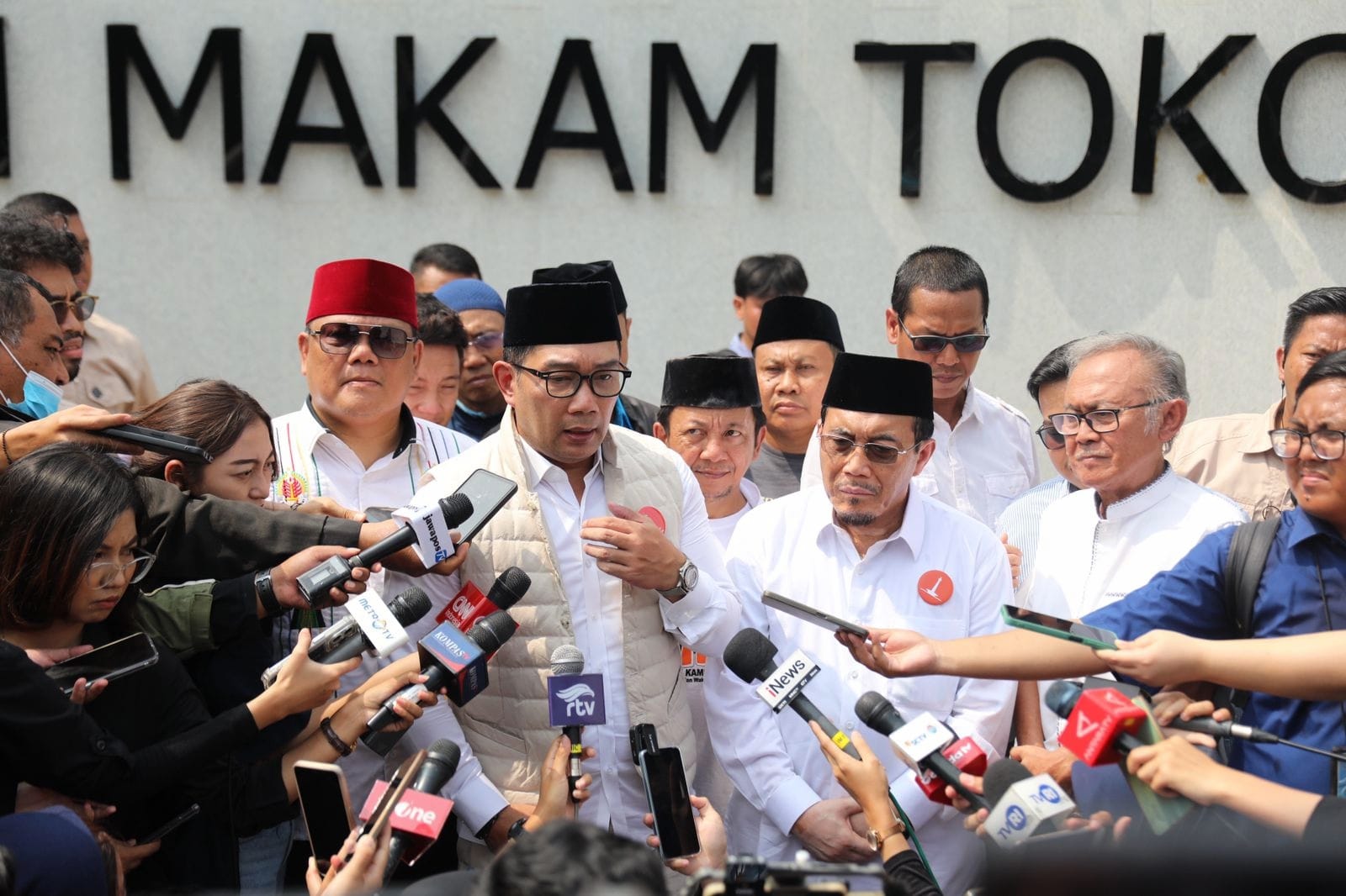 Cagub Jakarta Ridwan Kamil akan naikan insentif pengurus RT-RW Cagub Jakarta Ridwan Kamil akan naikan insentif pengurus RT-RW