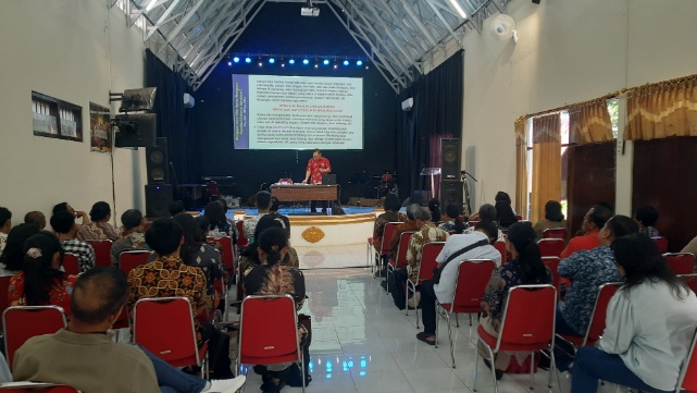 70 guru ikuti seminar penguatan dan pengembangan tenaga pendidik Kristen 70 guru ikuti seminar penguatan dan pengembangan tenaga pendidik Kristen