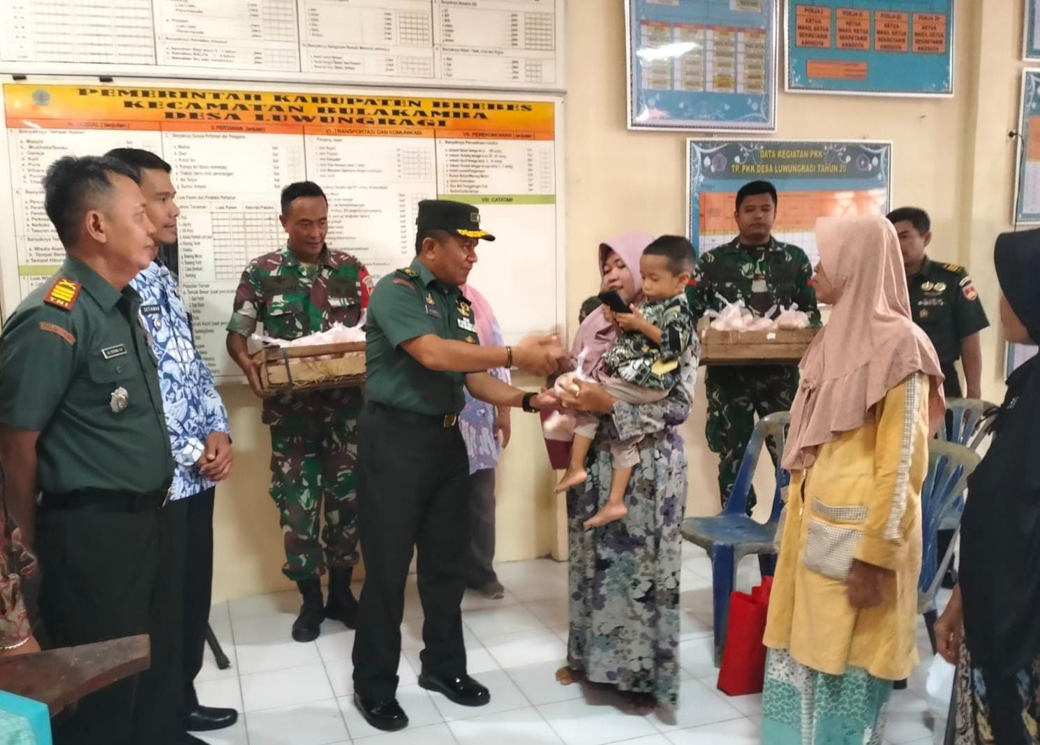 Cegah stunting, Kodim 0713/Brebes bagikan 900 telur di Kecamatan Bulakamba Cegah stunting, Kodim 0713/Brebes bagikan 900 telur di Kecamatan Bulakamba