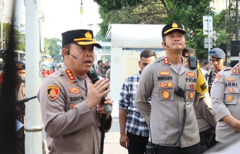 Polisi kerahkan 1.321 personel jaga pengundian nomor urut di KPUD Polisi kerahkan 1.321 personel jaga pengundian nomor urut di KPUD