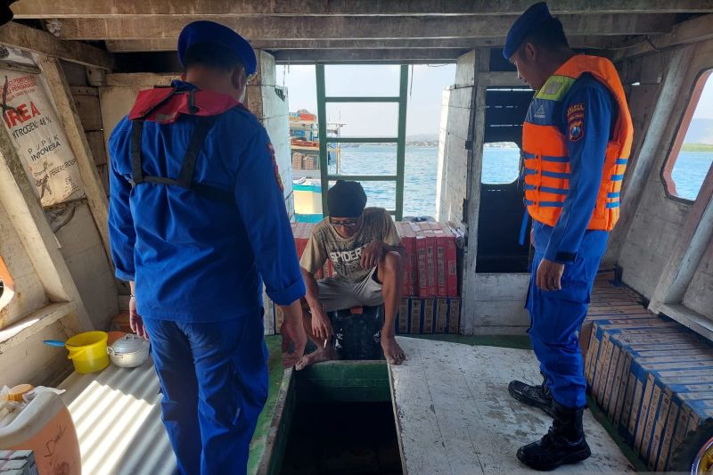 Polisi awasi perairan laut Situbondo untuk pengamanan KTT di Bali Polisi awasi perairan laut Situbondo untuk pengamanan KTT di Bali