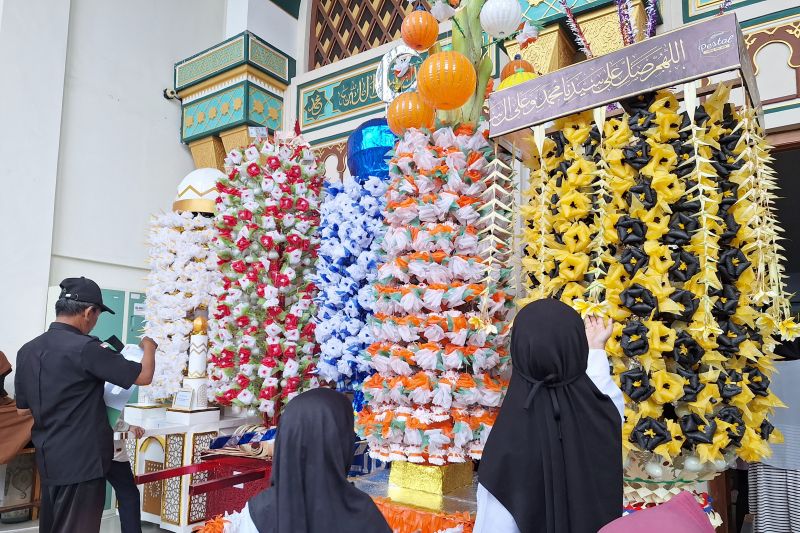 Muslim Kepaon semarakkan Maulid Nabi di tengah hujan