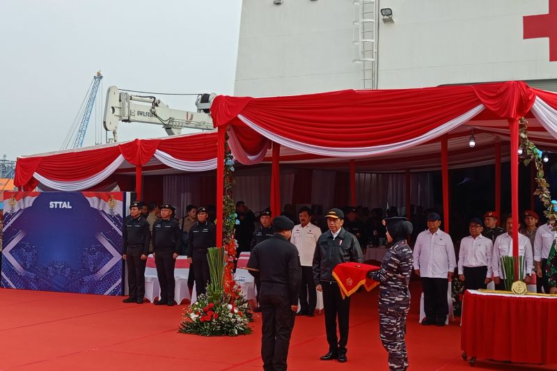 Presiden Jokowi terima penyematan Brevet Hiu Kencana Presiden Jokowi terima penyematan Brevet Hiu Kencana