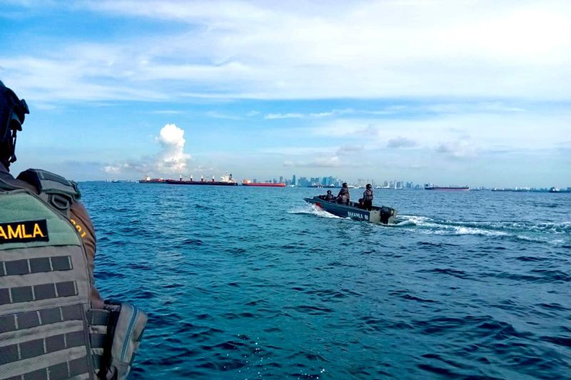 Bakamla halau 5 kapal ikan China labuh jangkar di Tanjung Berakit Bakamla halau 5 kapal ikan China labuh jangkar di Tanjung Berakit